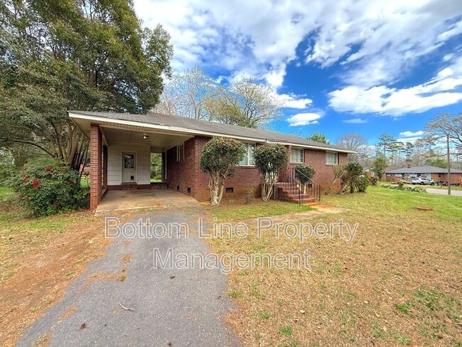 Building Photo - 5530 Radford Ave