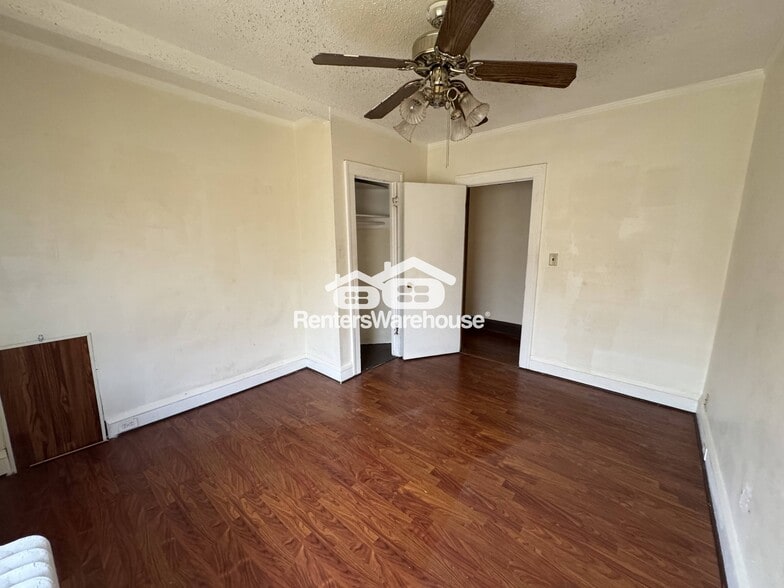 Building Photo - 3925 Chicago Ave