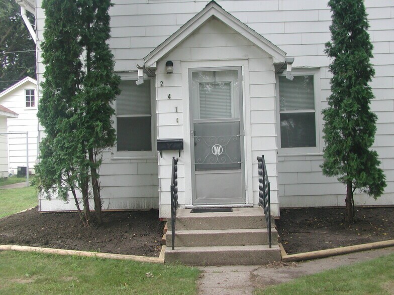 Building Photo - 241 E Ronning Ave