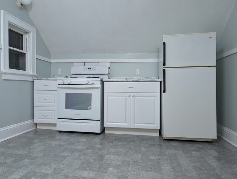 Kitchen - 820 W Glendale Ave
