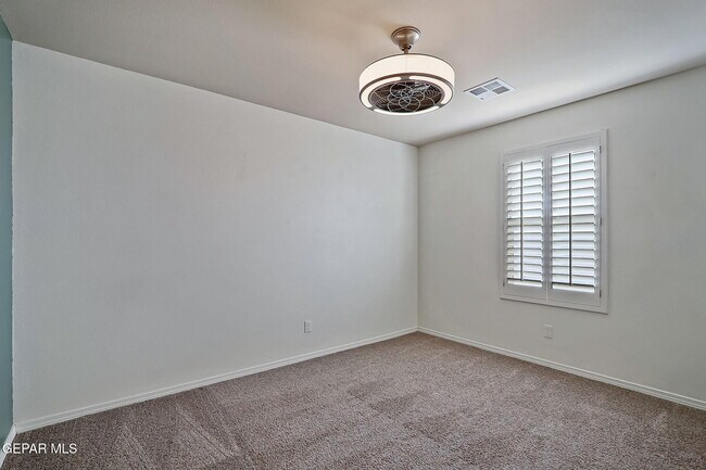 Building Photo - 3921 Desert Dunes Dr