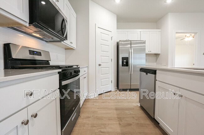 Building Photo - 203 Collie Ave