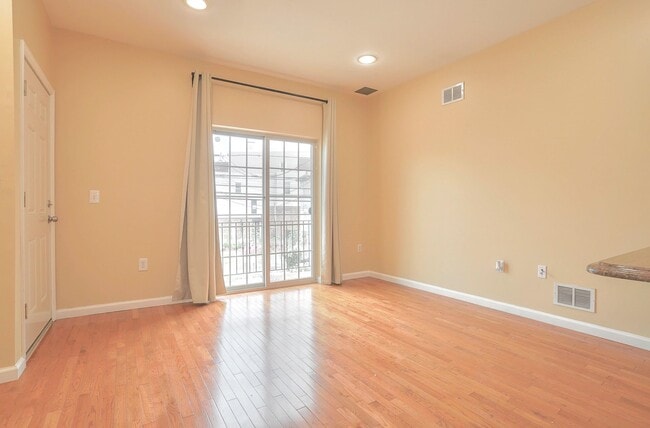 Building Photo - 249 Winfield Ave