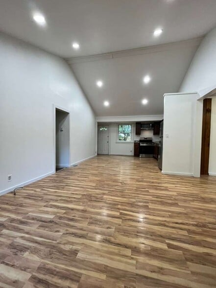 Primary Photo - 2 Wildwood Trl