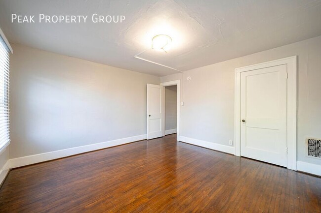 Building Photo - MOVE IN NOW! Newly Renovated Townhome! Loc...