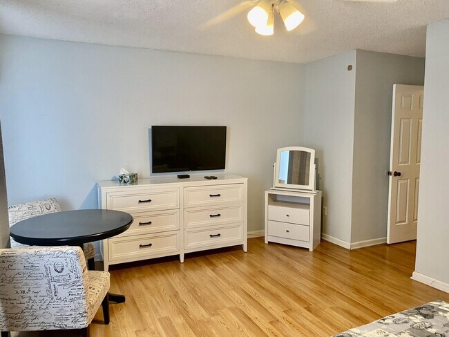 Building Photo - 1602 Montauk Dr