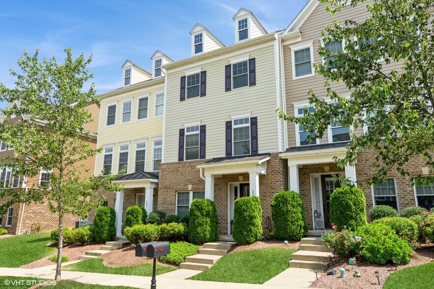 Building Photo - 335 Osona Ln