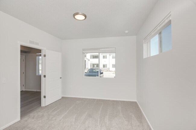 Building Photo - Experience Caldwell Living: Beautiful BRAND NEW 3 Bedroom Apartments!
