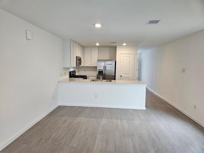 Building Photo - 21575 Carosella Dr