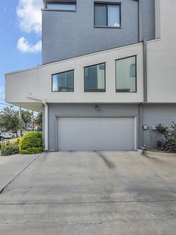 Building Photo - 4703 Munger Ave