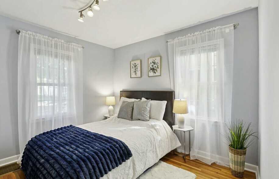 Building Photo - 5749 Pleasant Ave