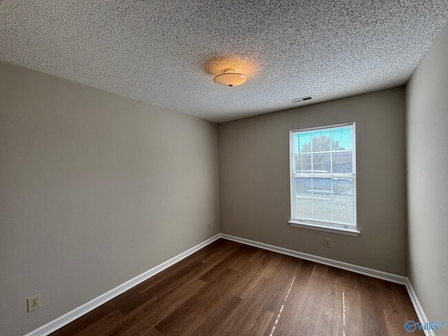 Building Photo - 2536 Clovis Rd SW
