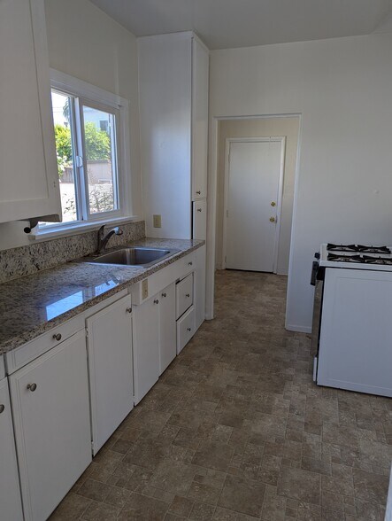 remodeled kitchen - 612 Portola Ave