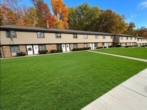 Building Photo - 2424-2452-2452 Echo Valley Dr