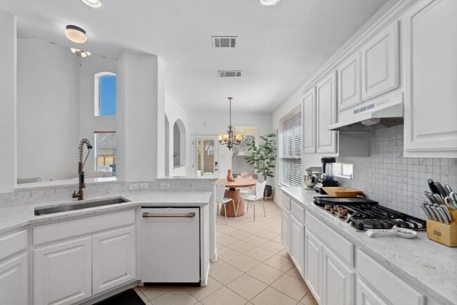 Building Photo - 10313 Big Thicket Dr