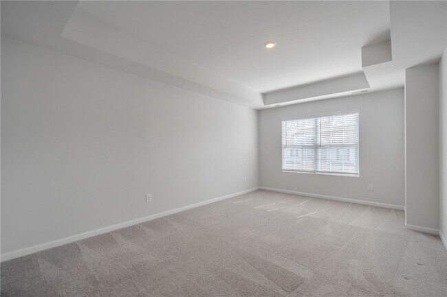 Building Photo - 14 Loebner Ln