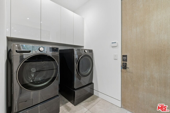 Building Photo - 5365 Vanalden Ave