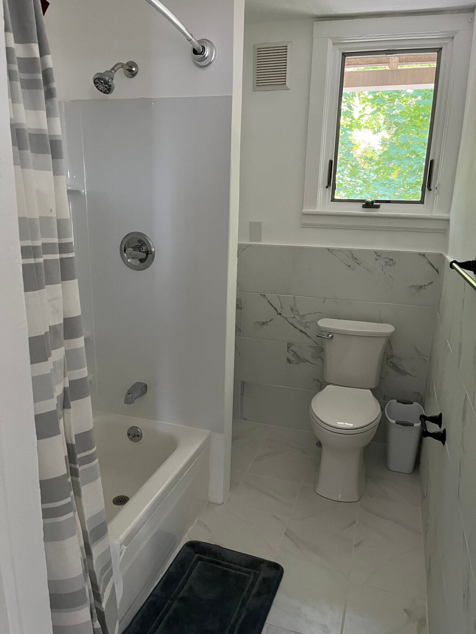 Full Bathroom floor 1 - 209 Stewart Ave