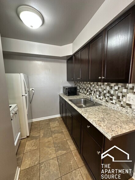 Building Photo - 9612 Ivanhoe Ave