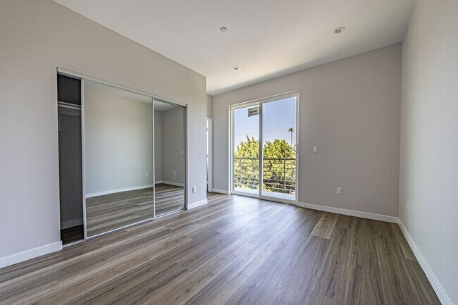 Building Photo - Stunning New 4-Bedroom Townhome with Priva...