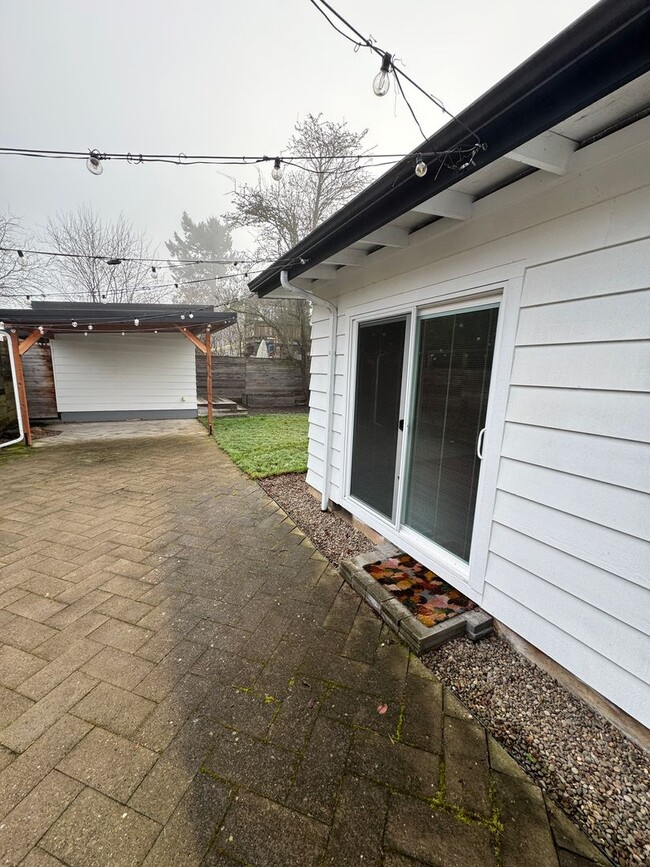 Building Photo - Beautifully remodeled 4 bedroom with ADU! PVT backyard, garage pets ok!