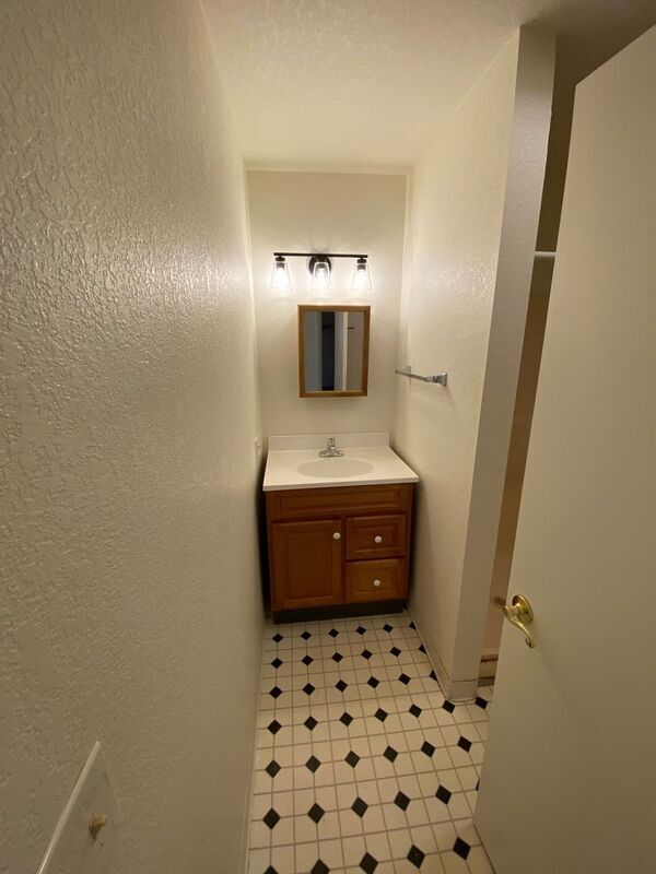 Building Photo - 1011 Cedar St