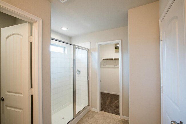 Building Photo - 12111 Parade Park Pl