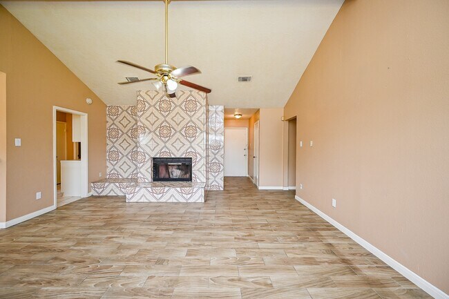 Building Photo - 2667 Grand Canyon Dr