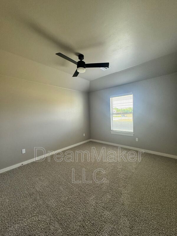 Building Photo - 790 Flowers Dr