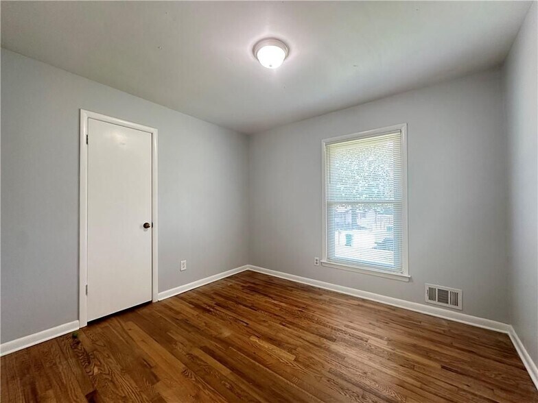 Building Photo - 967 Pine Roc Dr