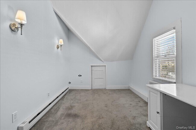 Building Photo - 7 Oak Ave