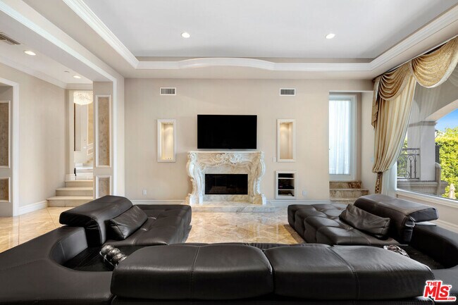 Building Photo - 18047 Karen Dr