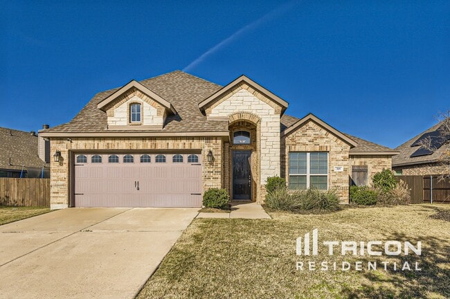 Building Photo - 319 S Hill Dr