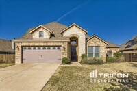Building Photo - 319 S Hill Dr