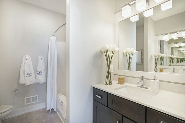 Building Photo - Downtown Muskegon Townhome