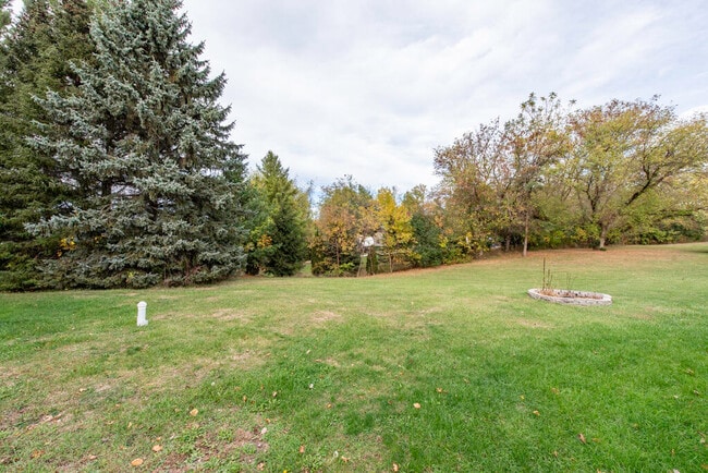 Building Photo - 10605 39th Ave