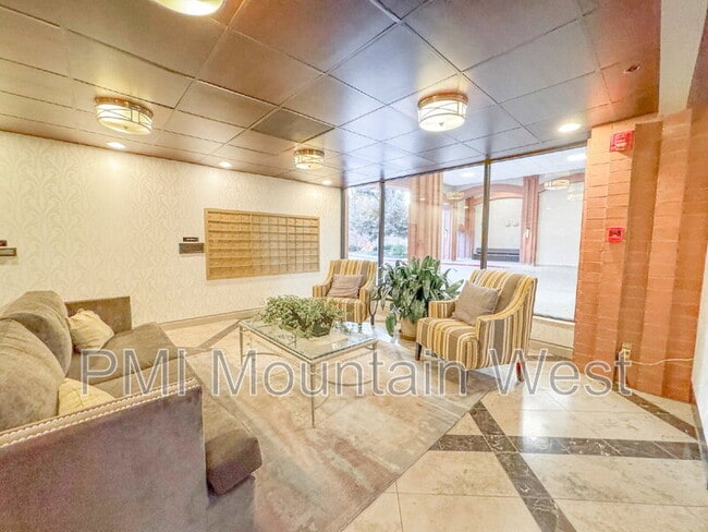 Building Photo - 171 E 3rd Ave