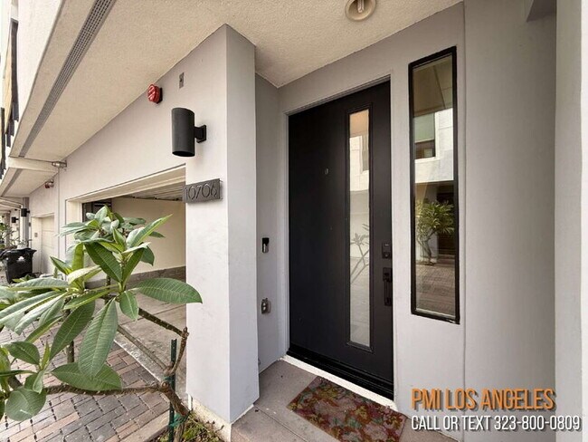 Building Photo - 10706 Octave Ln
