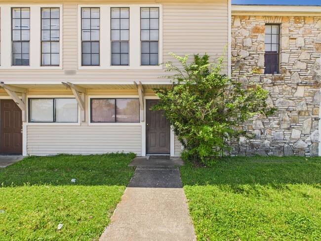 Building Photo - 1108 Welsh Ave