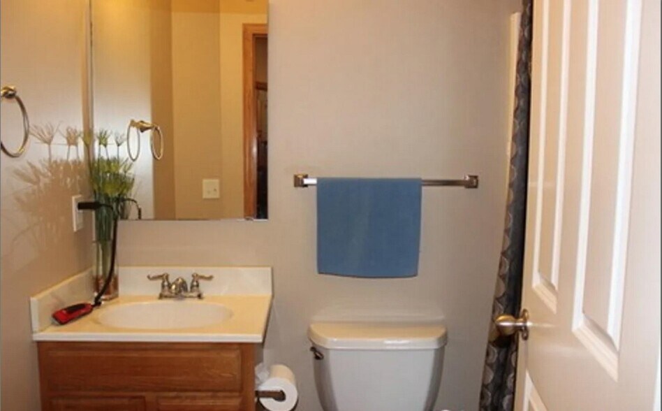 Building Photo - 5120 Yuma Ln N