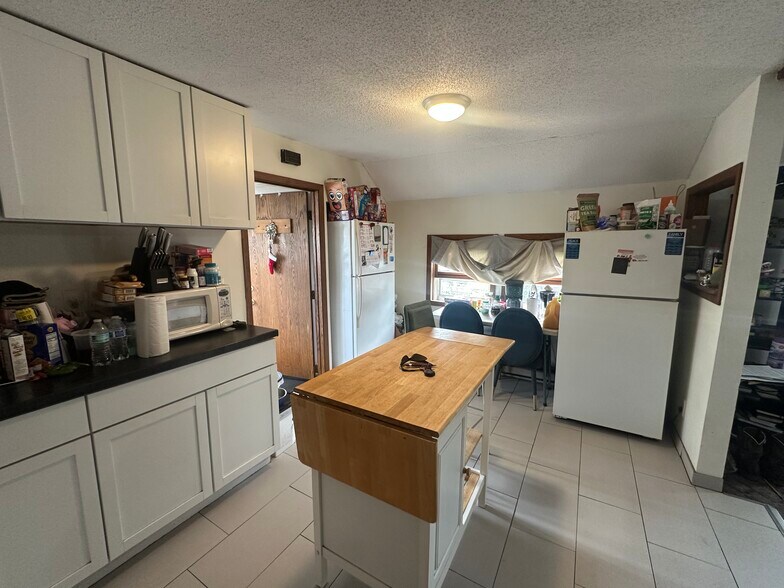 Building Photo - 3829 Bloomington Ave