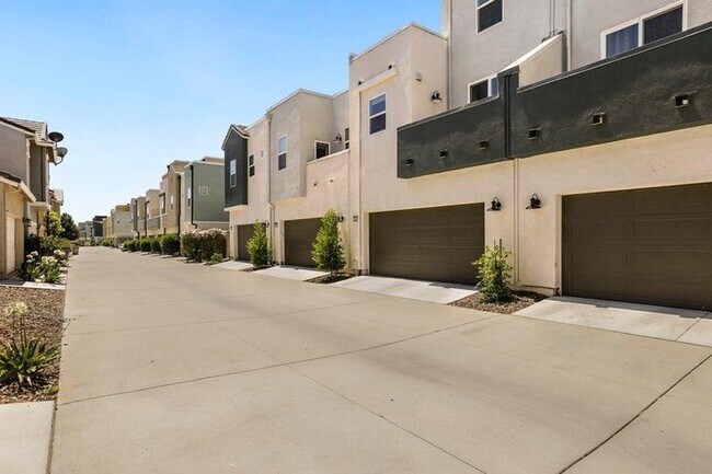 Building Photo - 3936 E Commerce Way