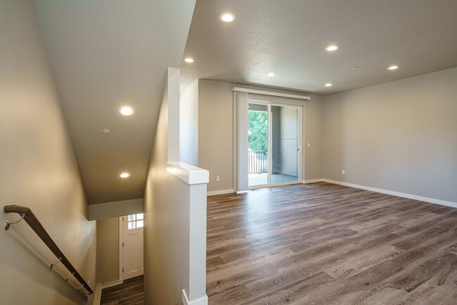 Building Photo - Move In Ready 3 Bedroom 2.5 Bathroom - Convenient Camas Location