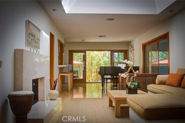 Primary Photo - 1025 Indiana Ave