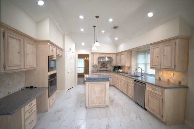 Building Photo - 1839 Lakewinds Dr