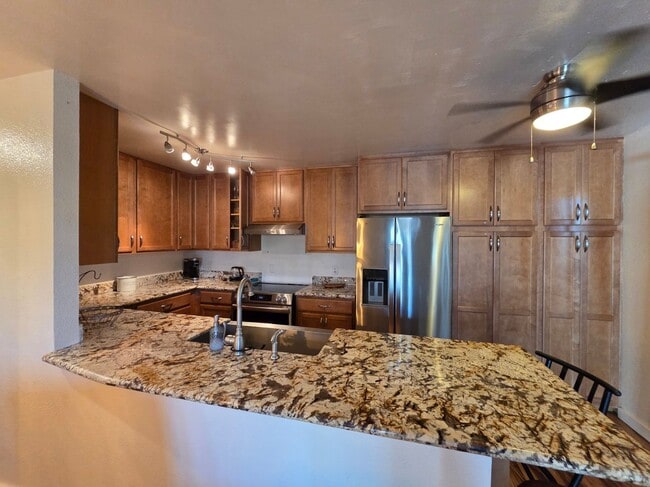 Building Photo - Pet Friendly downstairs 2/1.5-bedroom North Kihei Condo