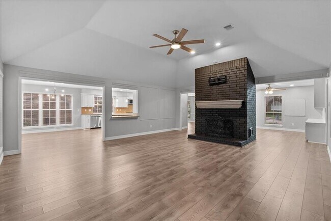 Building Photo - 2105 Murfield Dr