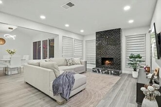 Building Photo - 1916 Shorewood Dr