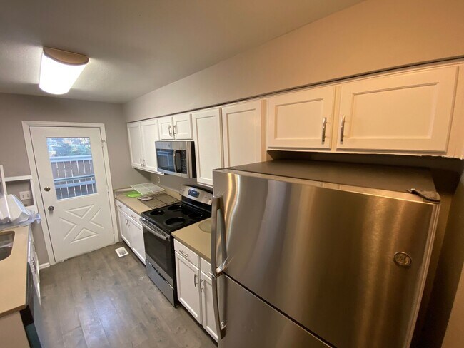 Building Photo - Spacious Aurora Townhome