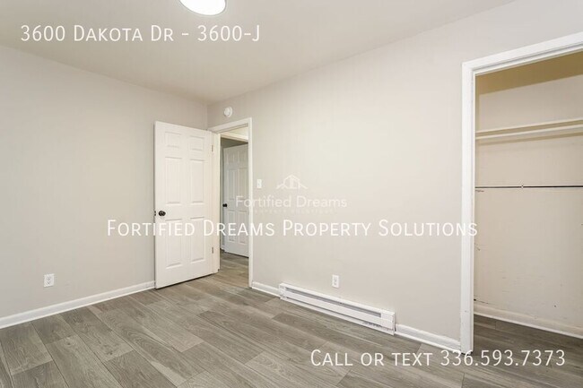 Building Photo - 3600 Dakota Dr